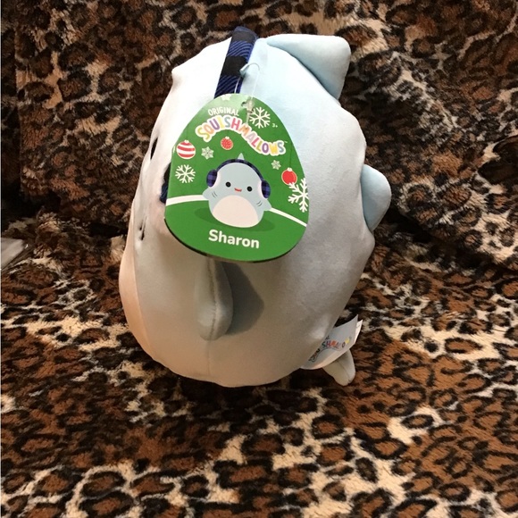 NWT SHARON. THE SHARK WINTER COLLECTION 8”SQUISHDATE 02/01/2022 - Picture 3 of 7